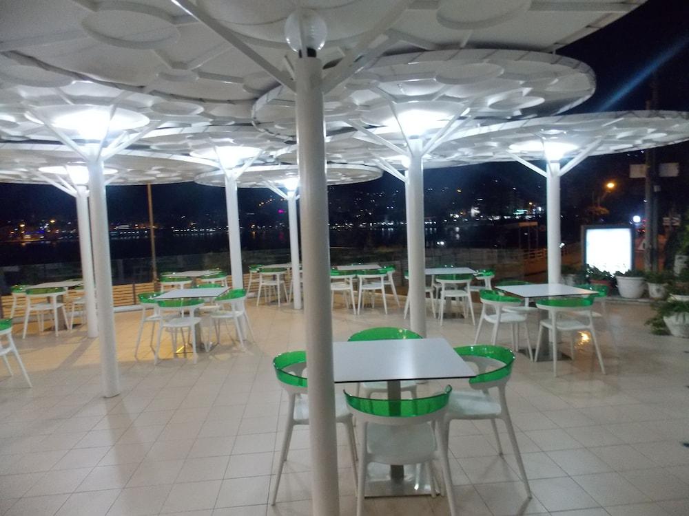 斯特罗拉酒店 Sarandë 外观 照片